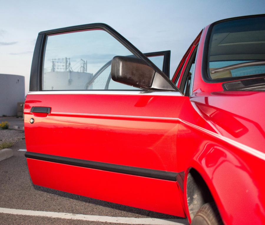 Детали экстерьера BMW 325 Sedan (E30) 1988 года  (фото 21 из 58)